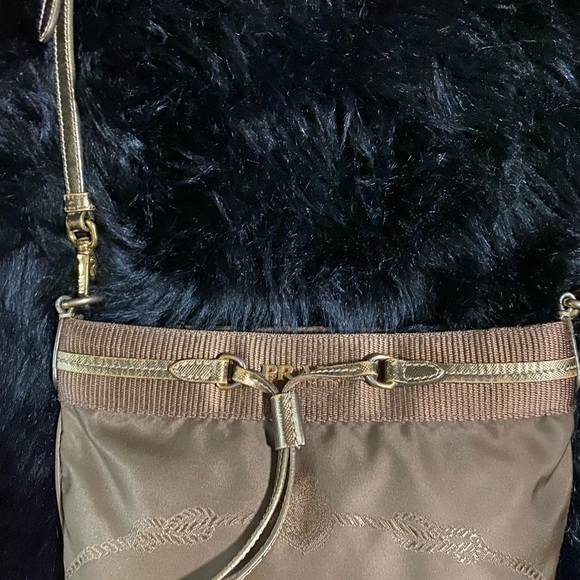 Prada gold crossbody pristine condition - Picture 4 of 10